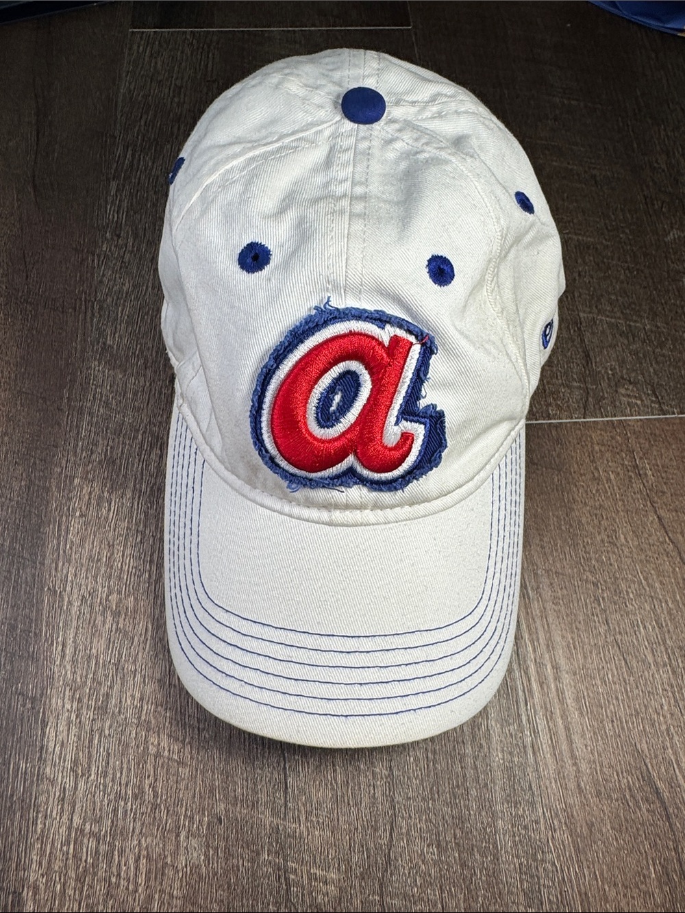 Atlanta Braves New Era Women’s White Baseball Cap with Red & Blue Logo